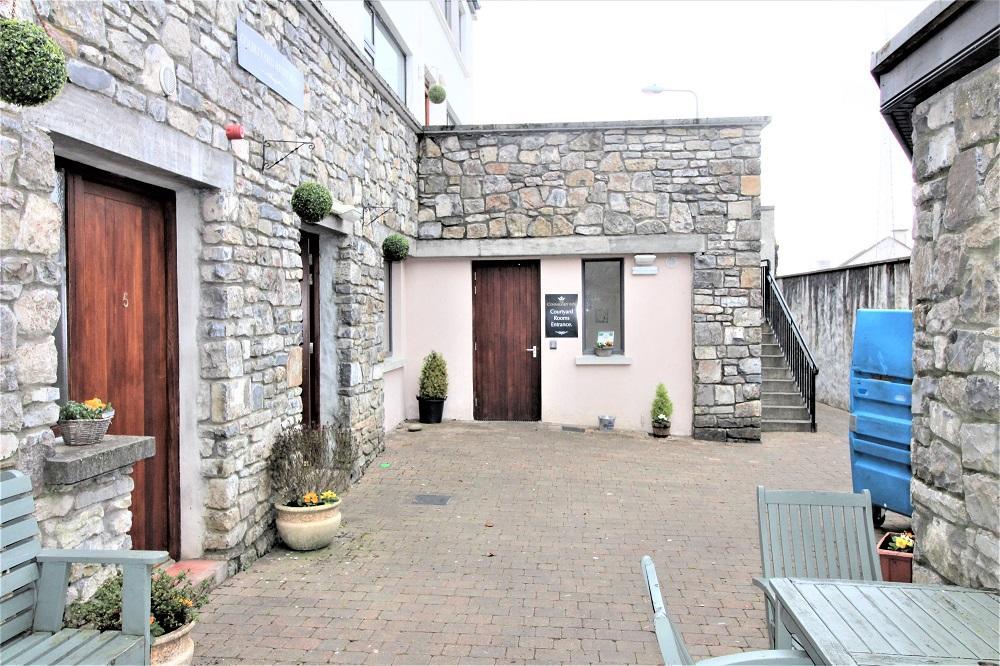 Courtyard Apartments Castlebar Exterior photo